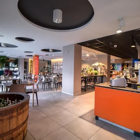 Auto Port Renice Motel